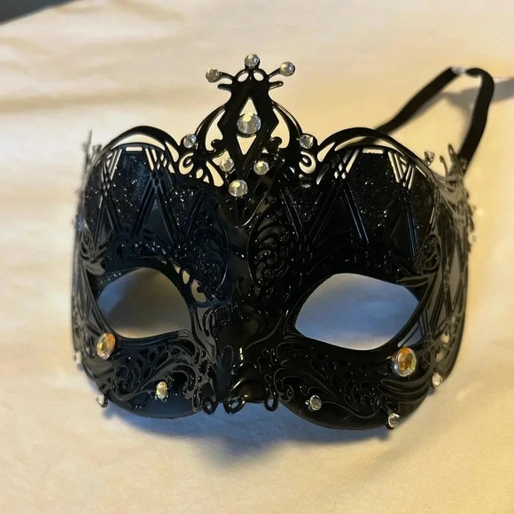 Metal black‎ masquerade mask - Picture 1 of 9